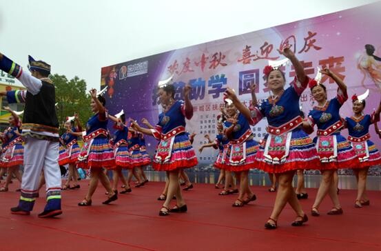 慈利縣新城區舉行扶貧助學(xué)大型公益文藝演出活動(dòng)